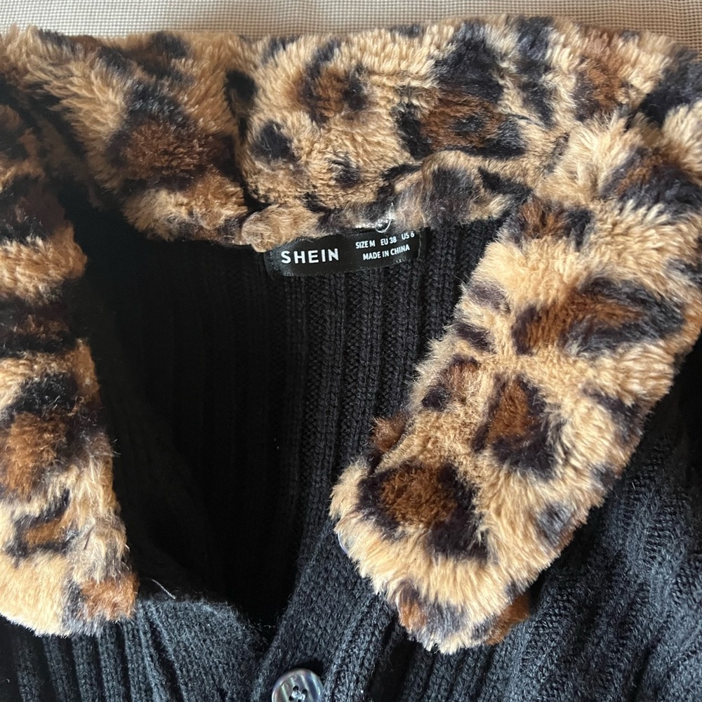 Shein cropped cardigan/sweater with faux fur collar and cuffs size M